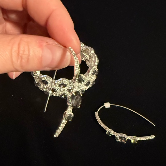 Dillards Bracelet and Matching Earrings - Picture 4 of 7